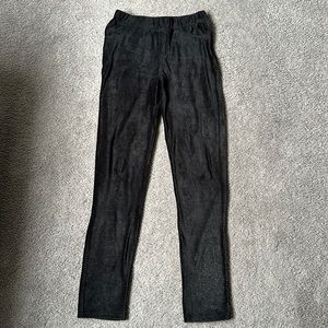 Epic Threads Black ribbed soft glittery leggings